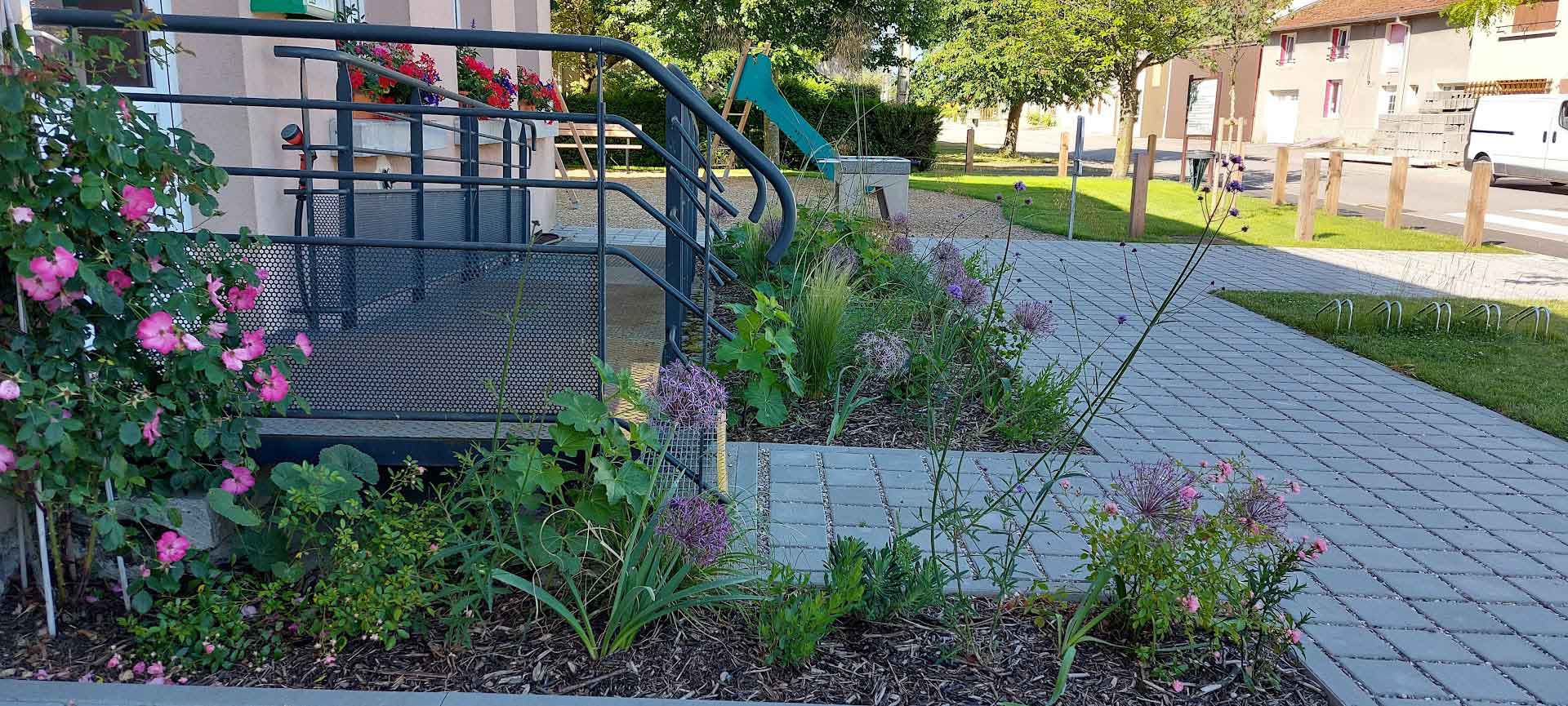 Abords mairie & Aire de jeux