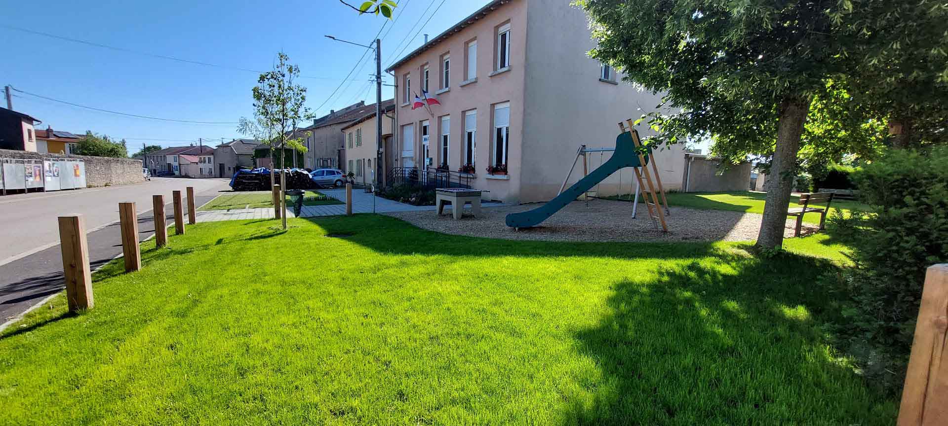 Abords mairie & Aire de jeux